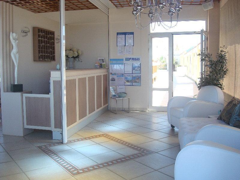 Kasapakis Hotel & Apartments ヘルソニソス エクステリア 写真