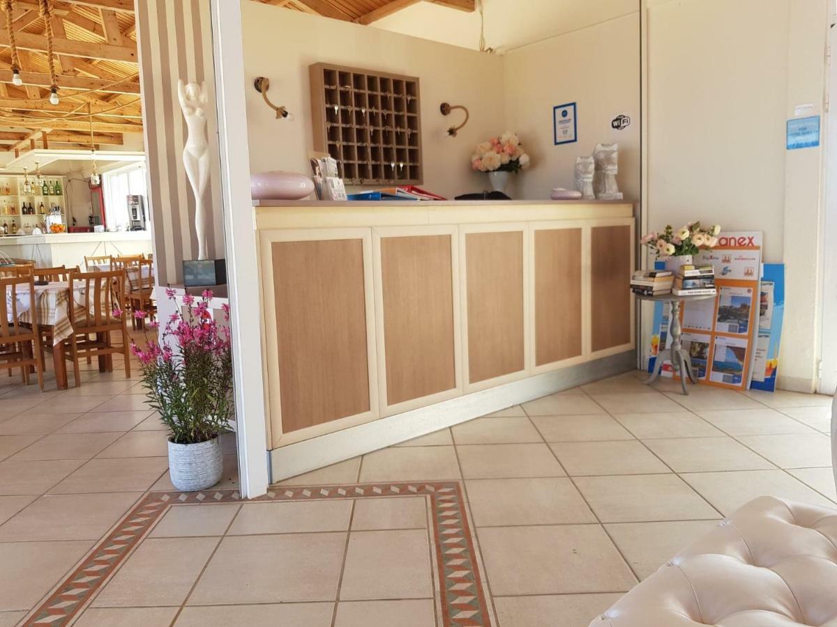 Kasapakis Hotel & Apartments ヘルソニソス エクステリア 写真