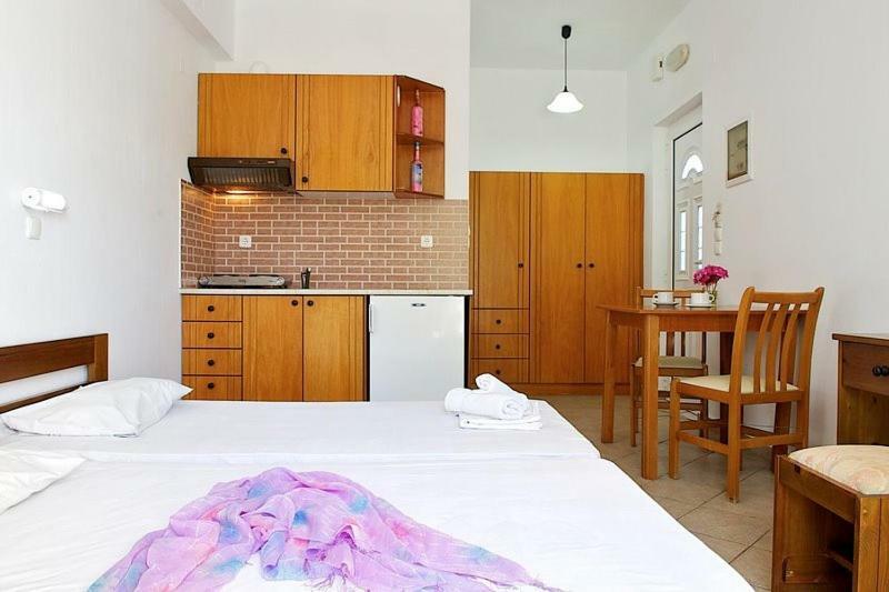Kasapakis Hotel & Apartments ヘルソニソス エクステリア 写真